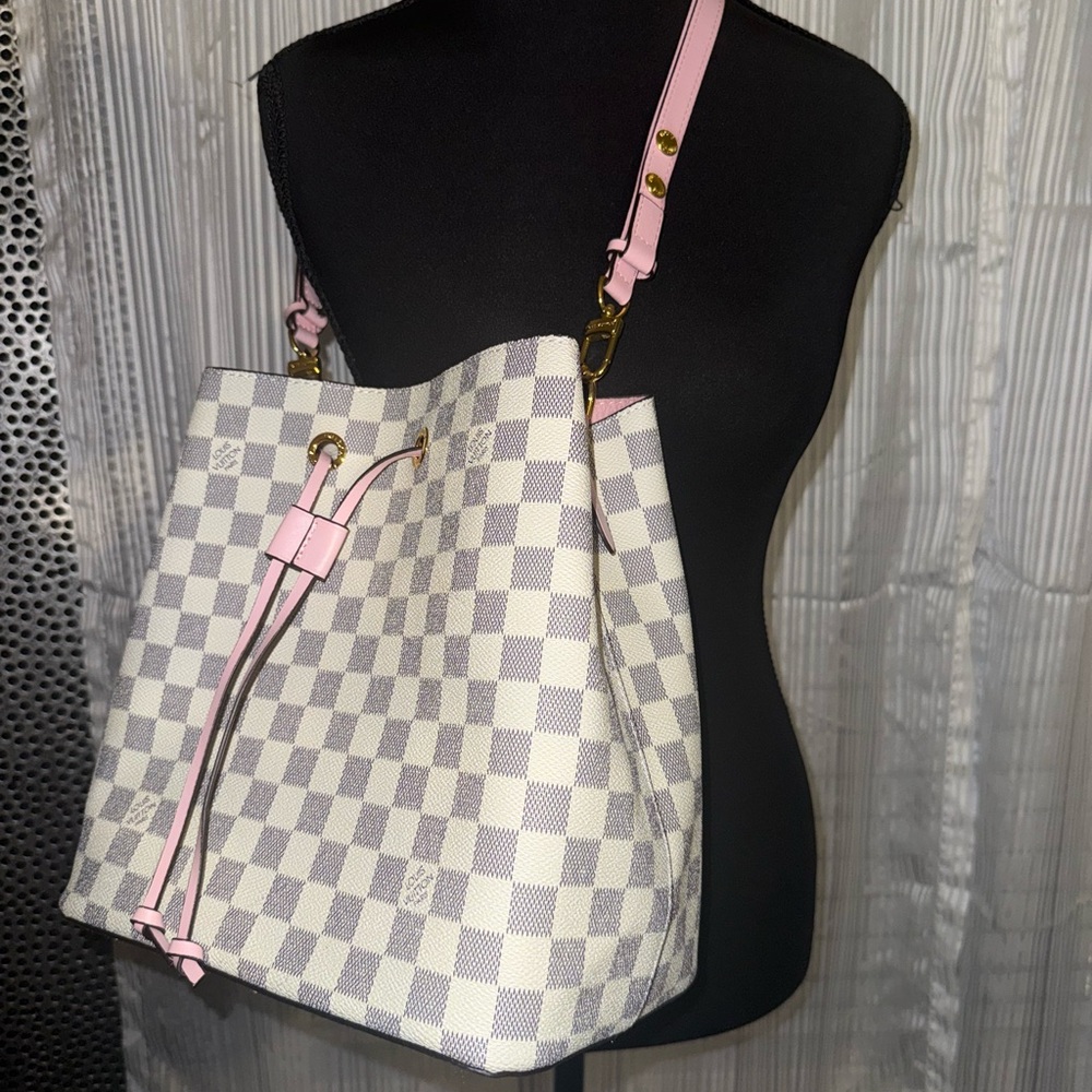 Stylish Checkered Tote Bag with Pink Accents
